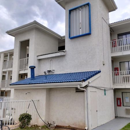 Motel 6 Columbia Exterior photo